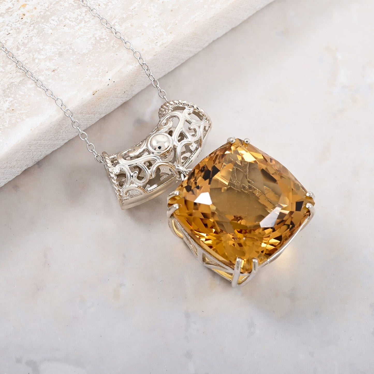 Radiant Citrine Necklace – The Essence of Abundance and Warmth