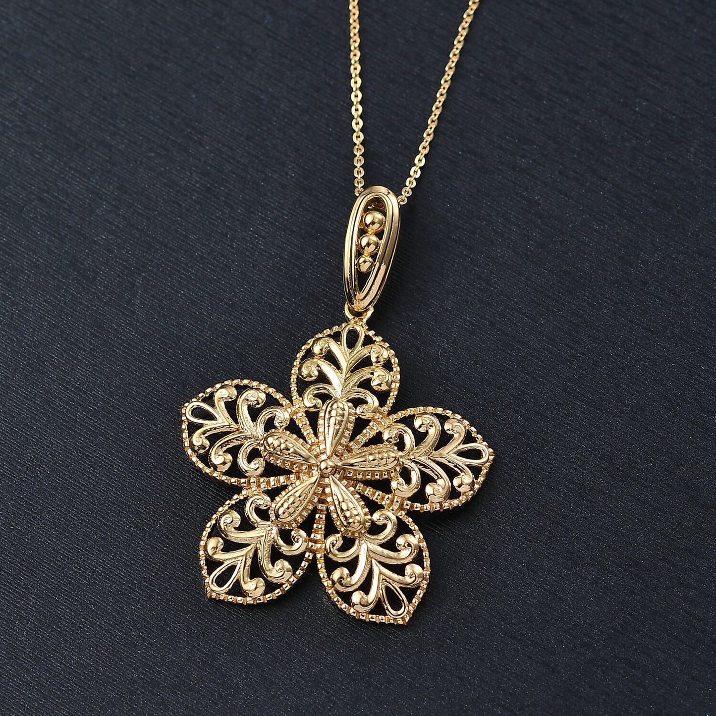 DJOY Floral Pendant Necklace – A Bloom of Elegance and Luxury