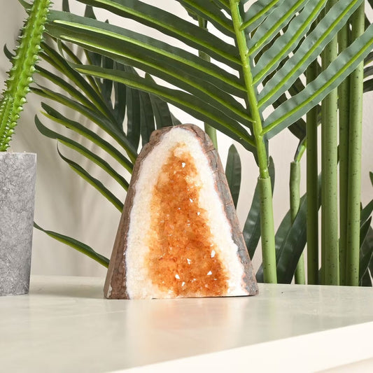 Citrine Crystal Meaning: Properties, Benefits & Daily Uses