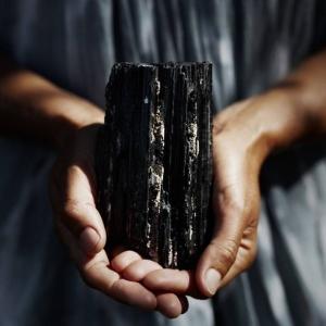 Black Tourmaline Meaning: Healing Properties & Daily Uses
