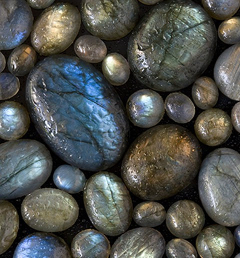 Labradorite Crystal Meaning: Properties, benefits & Daily Uses