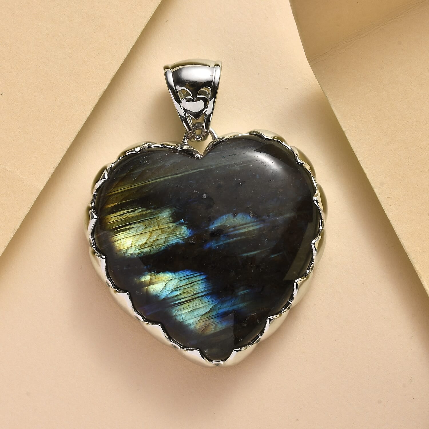 Labradorite Heart Pendant – Move Forward Confidently
