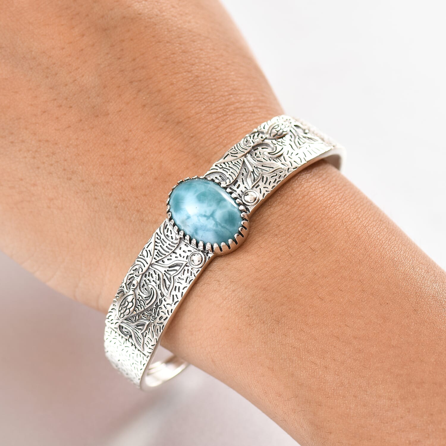 DJOY Premium Larimar 13.60 ctw Fin and Flow Cuff Bracelet – A Symbol of Tranquility and Balance