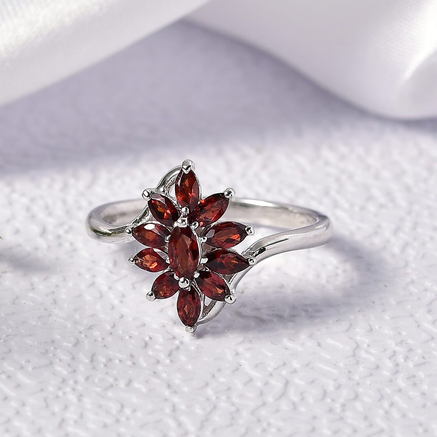 Mozambique Garnet Ring – A Touch of Passion and Elegance in Rhodium-Plated Silver