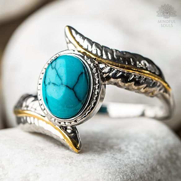 Feather ring deals with turquoise stone