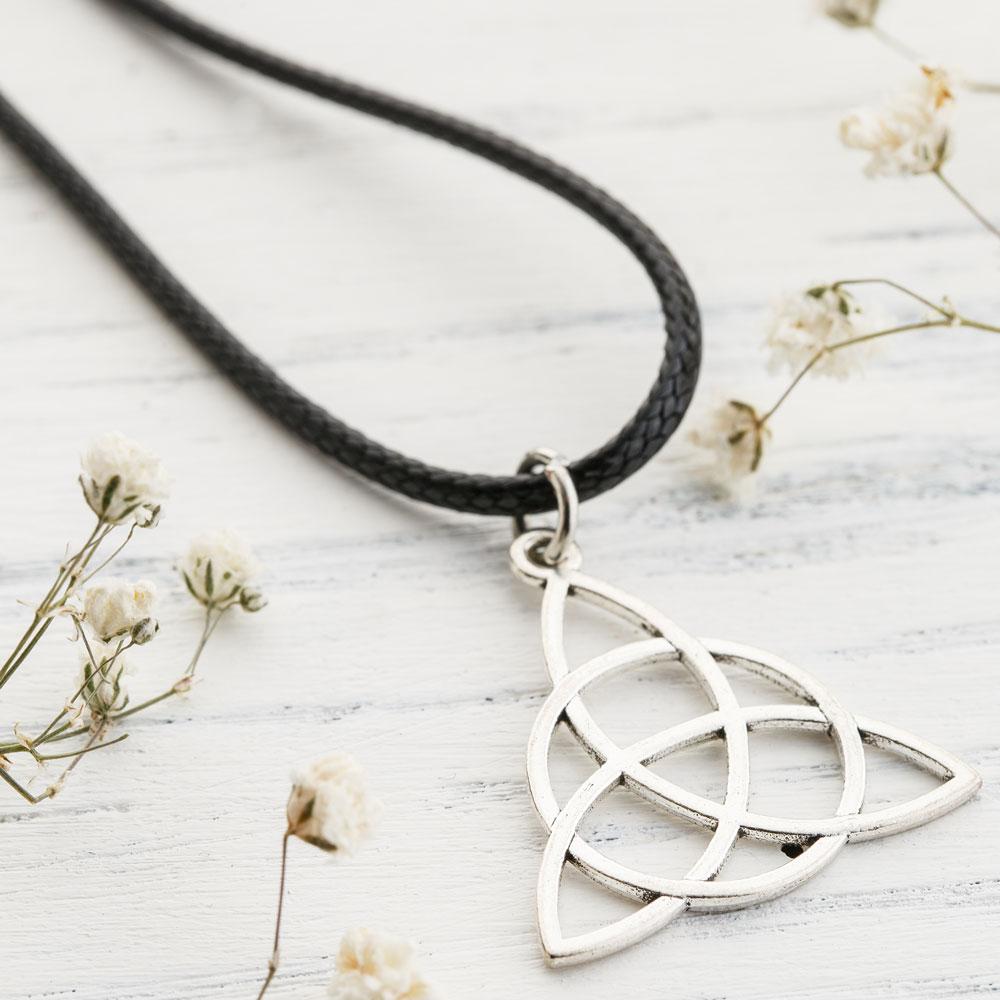 The Triquetra Necklace